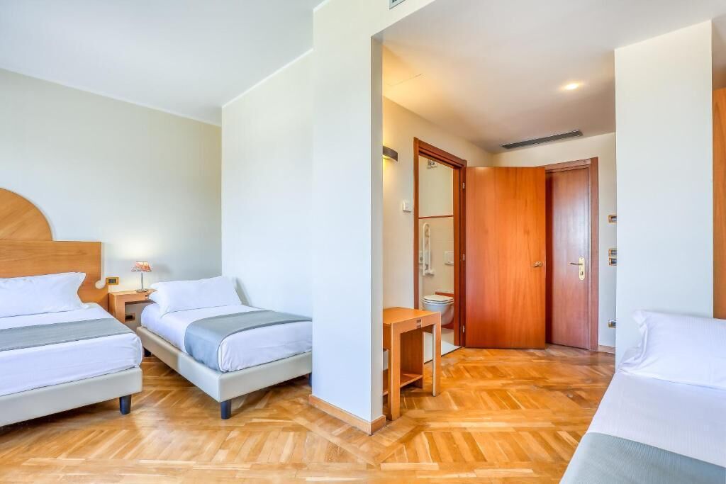 Habitación cuádruple Confort | Sábanas italianas Frette y ropa de cama de alta calidad