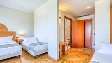 Habitación cuádruple Confort | Sábanas italianas Frette y ropa de cama de alta calidad