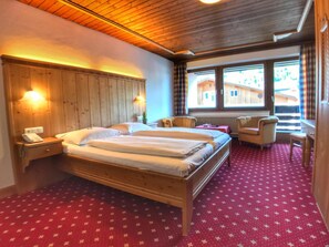 Comfort Double Room, Balcony | Desk, free WiFi, bed sheets - Hotel Bechlwirt (Kirchberg in Tirol)