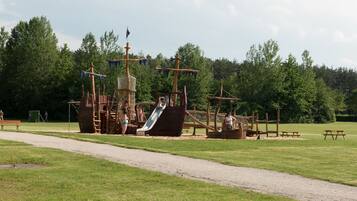 Children’s play area – outdoor