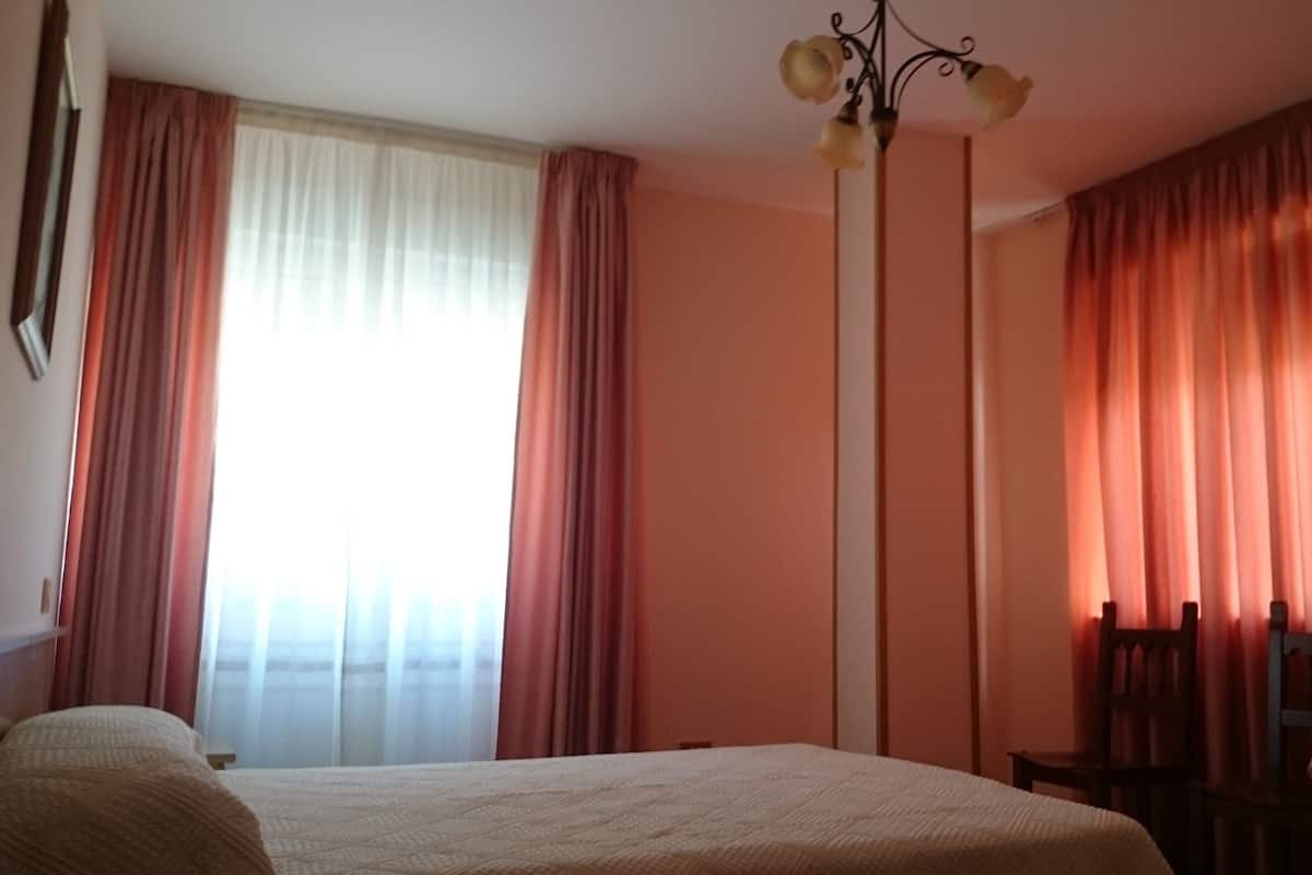 Chambre double ou avec lits jumeaux | AccĂšs au Wi-Fi (inclus), literie fournie
