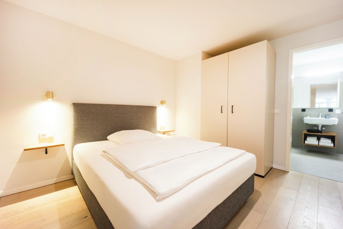 Estudio | Ropa de cama hipoalergénica y escritorio