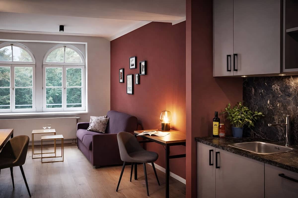 Amazing Apartment | Allergitestet sengetøy, skrivebord og skrivebord for bærbar PC