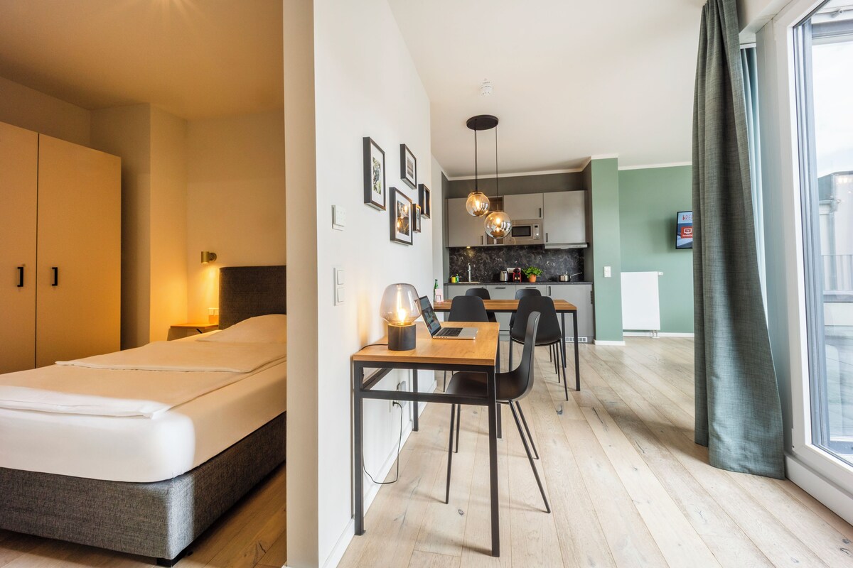 Apartment XL - King bed, terrace and separate bedroom | Ropa de cama hipoalergénica y escritorio