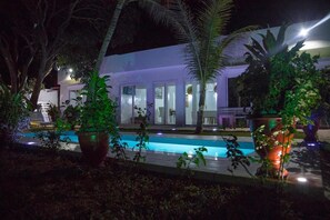 Front of property - evening/night - Saly International House (Mbour)