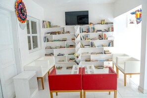 Lobby sitting area - Saly International House (Mbour)