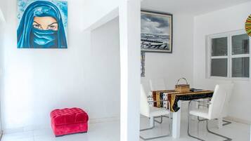 Daily continental breakfast (EUR 2 per person)