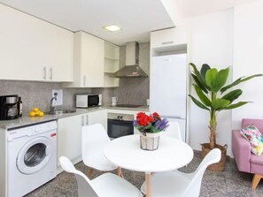 Kühlschrank, Mikrowelle, Ofen, Toaster