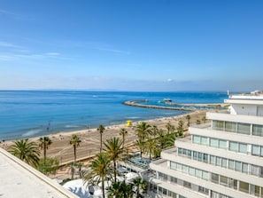 靠近海滩