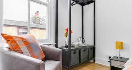 Super Central Hotel Style EnSuite Bedroom #9