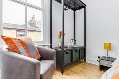 Super Central Hotel Style EnSuite Bedroom #9