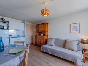 TV - Front de Mer by Interhome (Le Barcarès)