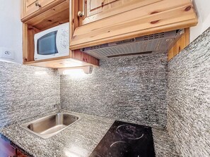 Réfrigérateur, micro-ondes, lave-vaisselle