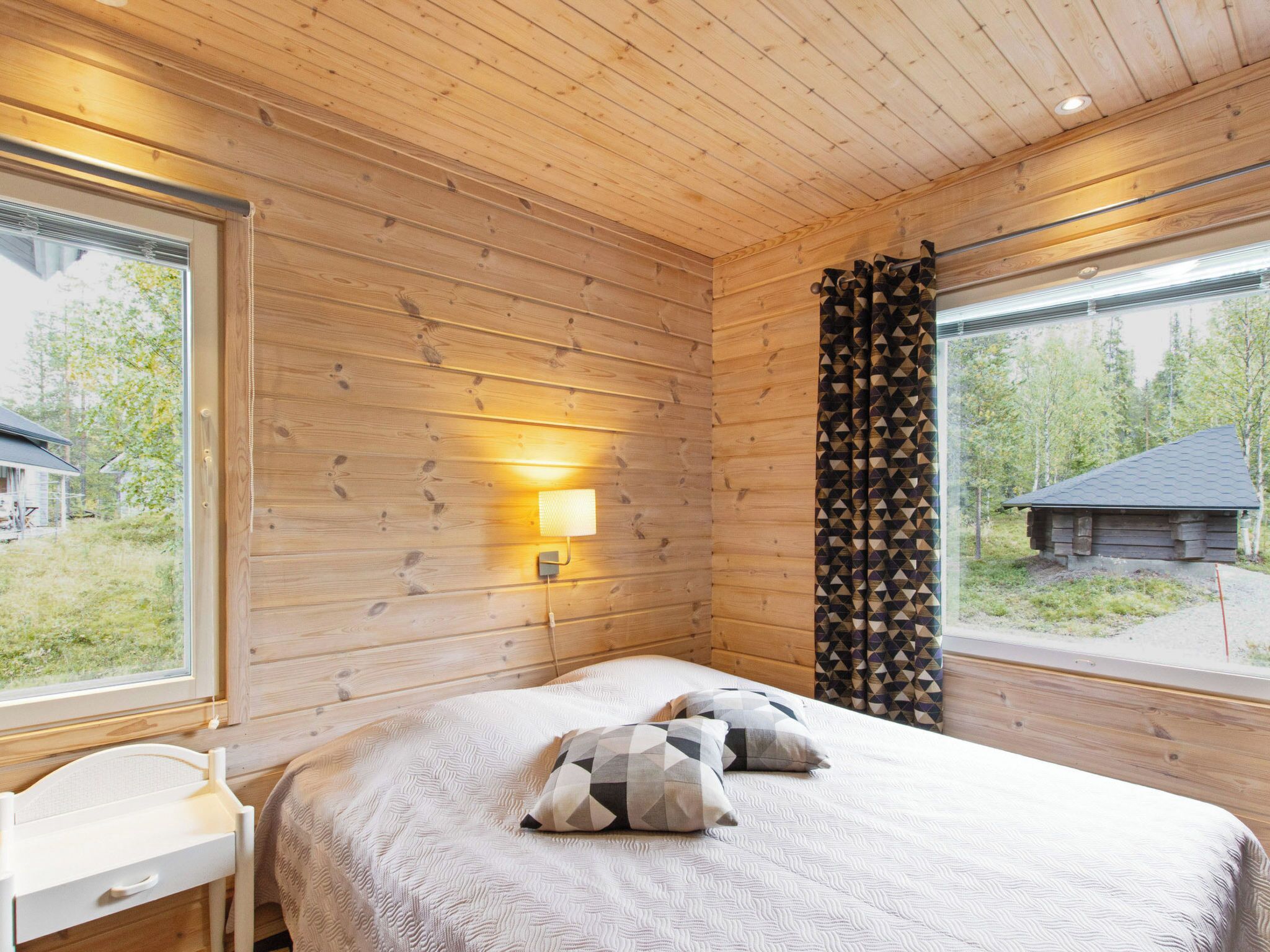 3 bedrooms, travel crib, internet