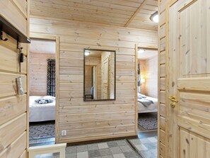 3 makuuhuonetta, vauvan matkasänky, internet