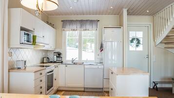 Fridge, microwave, dishwasher, cookware/dishes/utensils