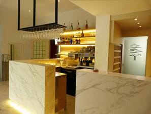 Bar (on property) - Auberge du Vieux Cedre (Enghien)