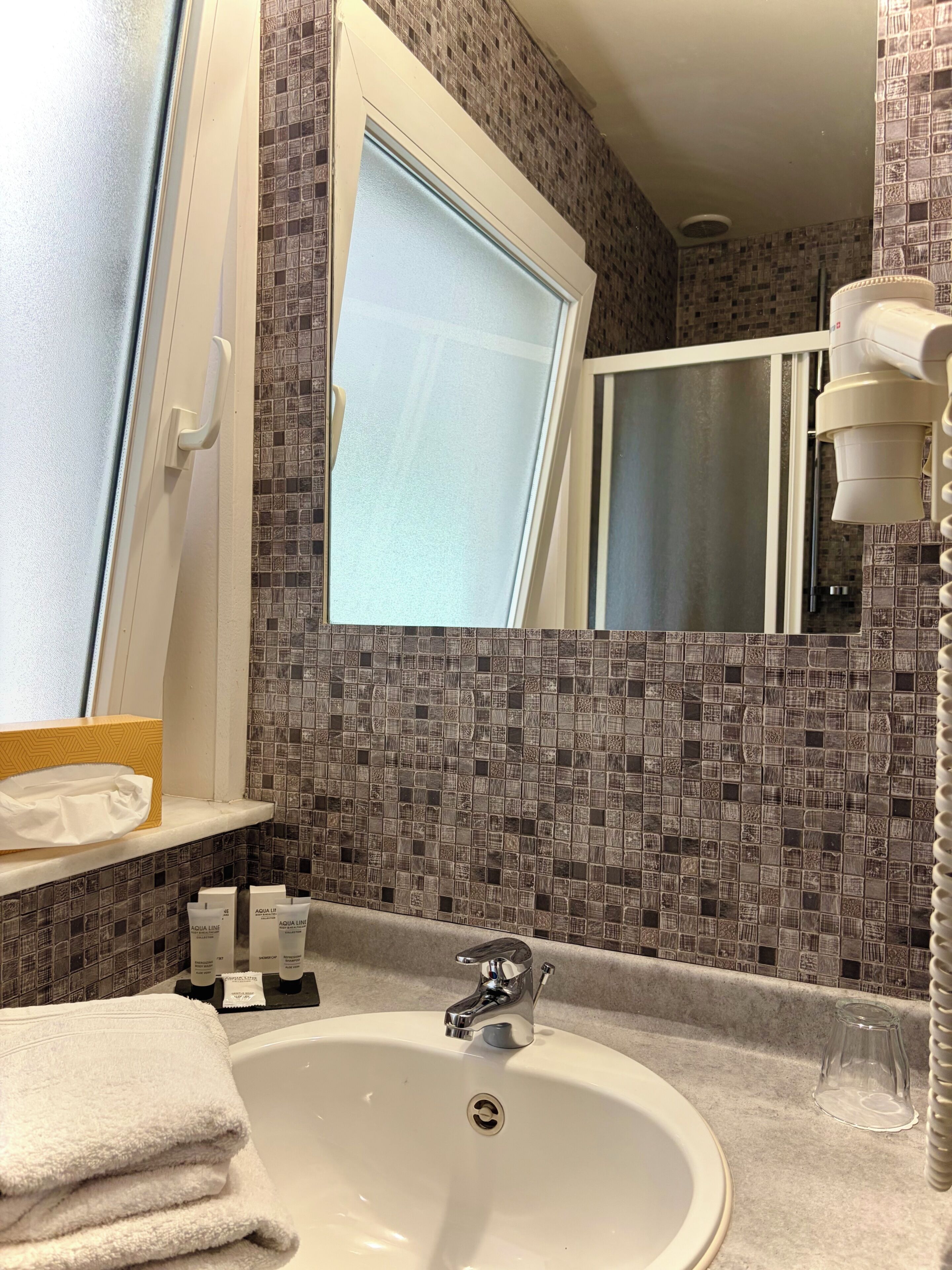 Economy Single Room | Bathroom | Free toiletries, hair dryer, towels, soap