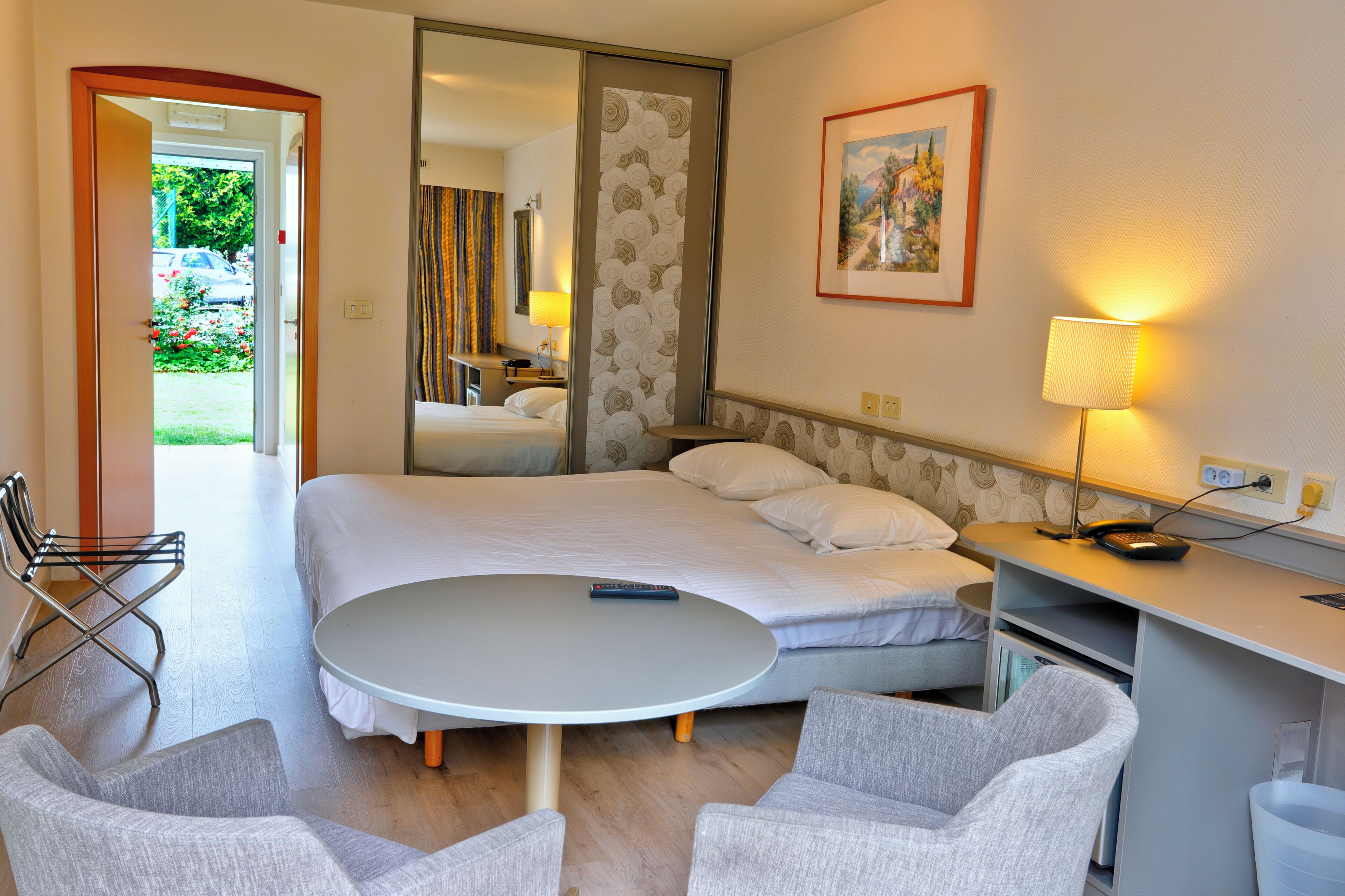 Quarto casal standard | Escrivaninha, Wi-Fi de cortesia, roupa de cama