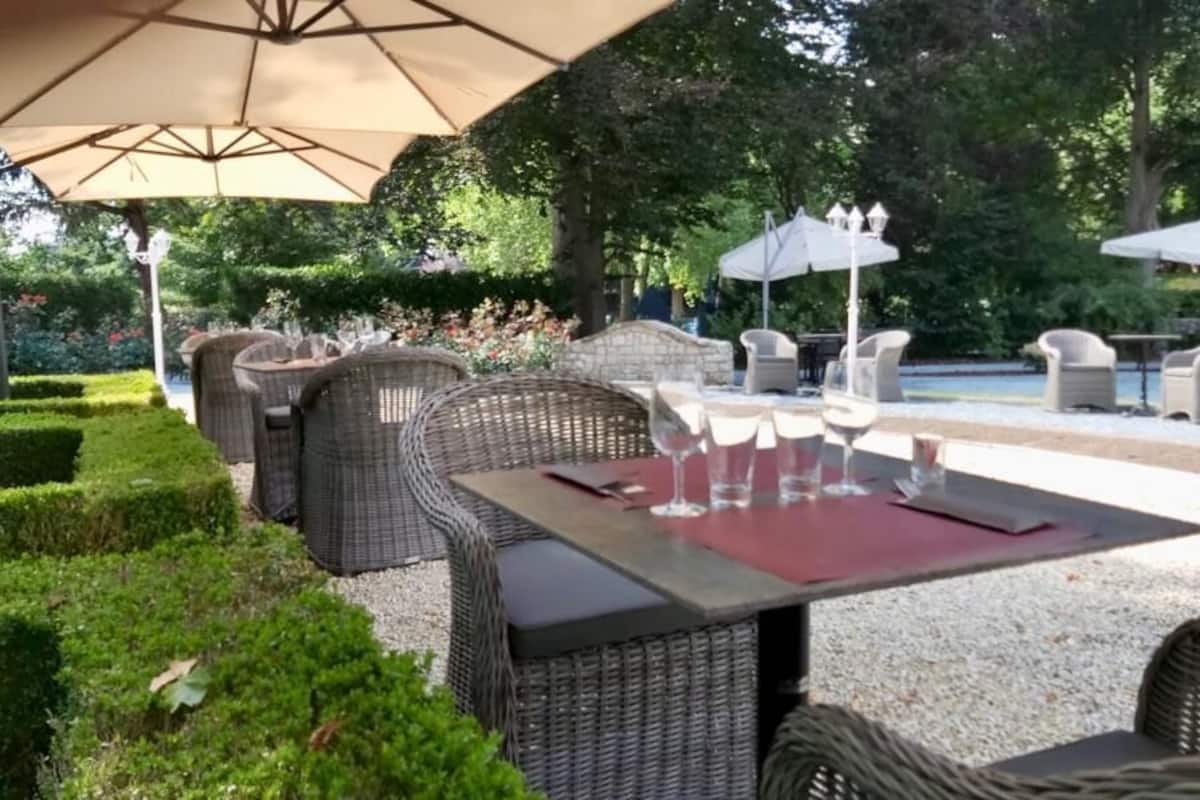 daily continental breakfast (eur 13.20 per person)