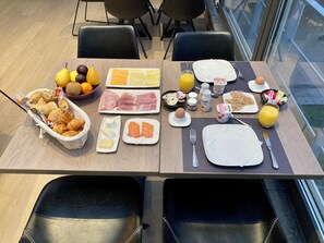 Tägliches kontinentales Frühstück gegen Gebühr