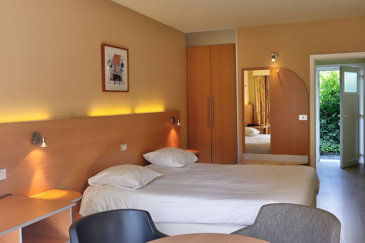 스탠다드 더블룸 | 책상, 무료 WiFi, 침대 시트