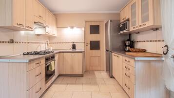 Fridge, microwave, oven, dishwasher