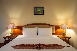 Minibar, in-room safe, individually furnished, desk - Dragon Royal Angkor Hotel (Siem Reap)