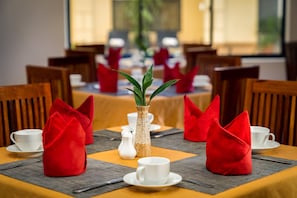 Breakfast buffet - Dragon Royal Angkor Hotel (Siem Reap)