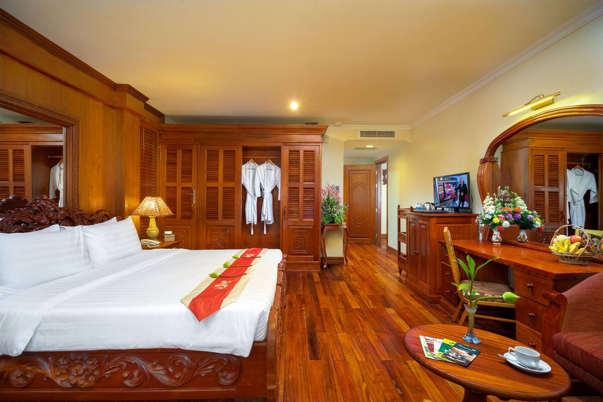 2 bedrooms, minibar, in-room safe, individually furnished
