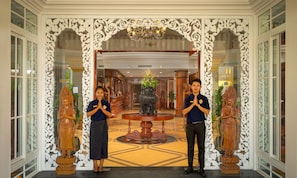 Interior entrance - Dragon Royal Angkor Hotel (Siem Reap)