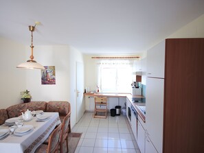Fridge, microwave, oven, dishwasher - Vacation home Friedl by Interhome (Ritzing)