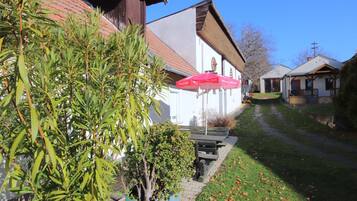 屋外ダイニングエリア