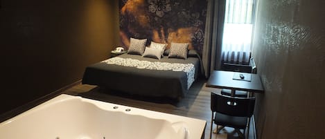 普通套房 (Jacuzzi) | 1 間睡房、免費 Wi-Fi、床單