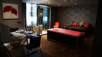 Suite, 1 Bedroom, Sauna | Jetted bathtub