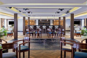 2 Bars/Lounges