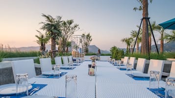 Aperto a colazione, pranzo e cena, cucina locale e internazionale