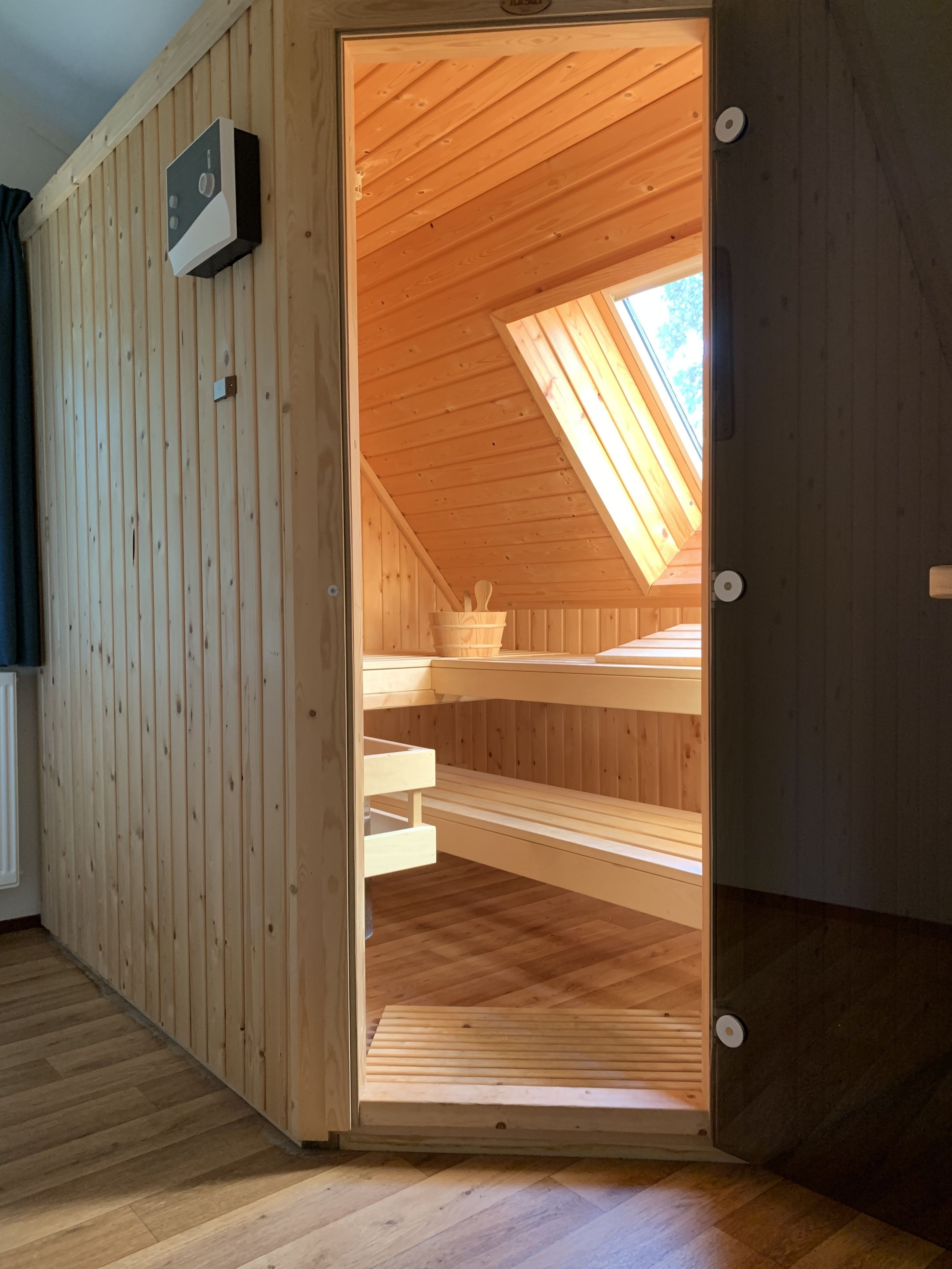 Cribs (surcharge), WiFi (free)