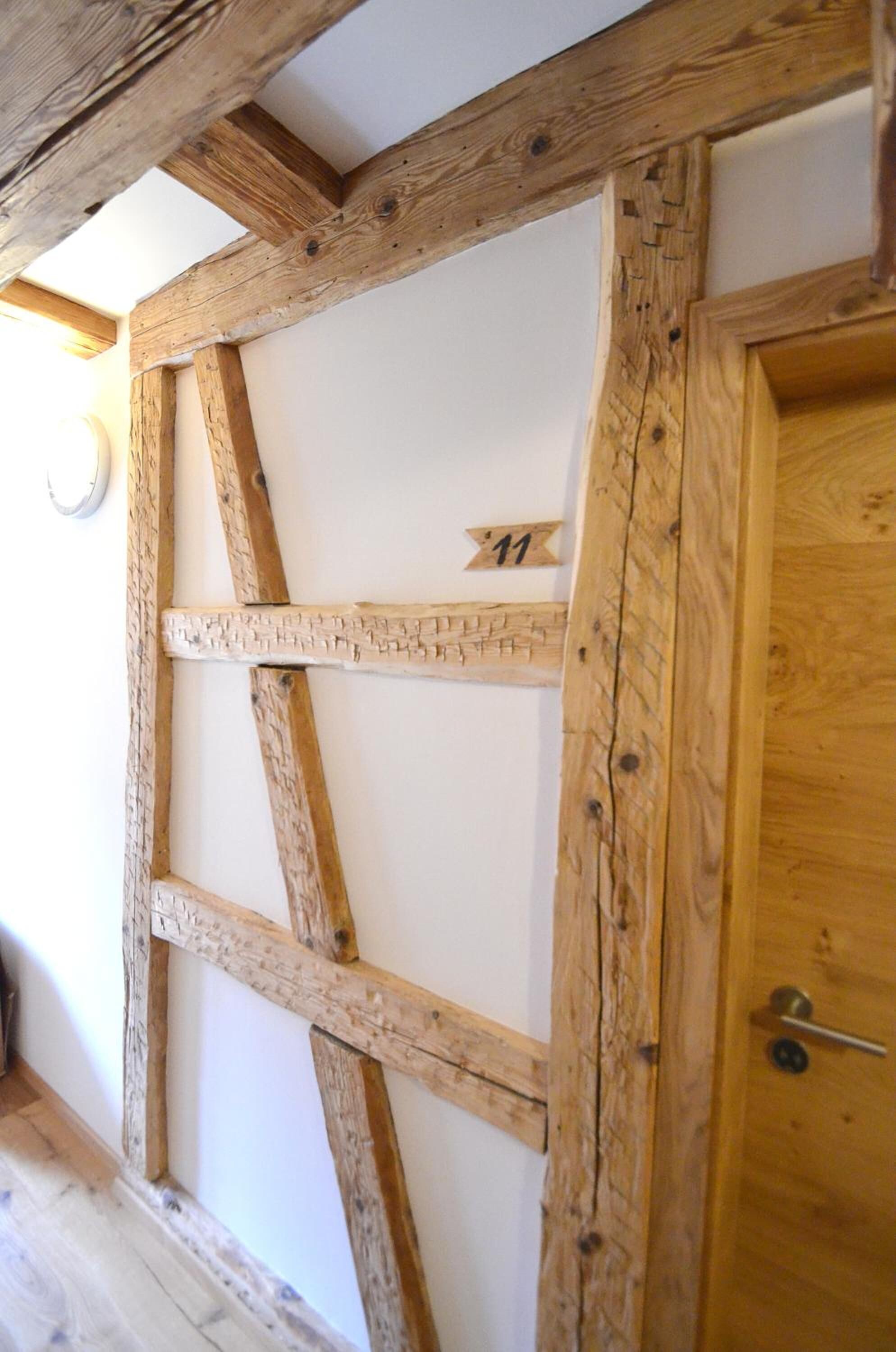 Insonorización, tabla de planchar con plancha y cunas gratuitas 