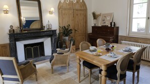 Free daily continental breakfast  - Au Souffle de Vert (Bouvaincourt-sur-Bresle)