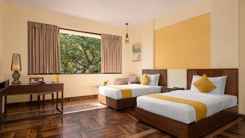 Kamar Twin Deluks | Seprai premium, minibar, brankas, dan meja kerja