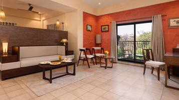 Luksusrom | Sengetøy av topp kvalitet, minibar, safe på rommet og skrivebord