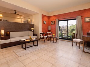 Summer Suite | Premium bedding, minibar, in-room safe, desk - The Summer House, Pachmarhi - AM Hotel Kollection (Pipariya)