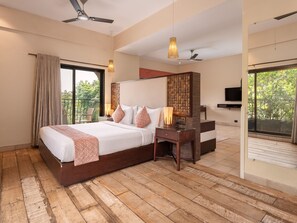 Summer Suite | Premium bedding, minibar, in-room safe, desk - The Summer House, Pachmarhi - AM Hotel Kollection (Pipariya)
