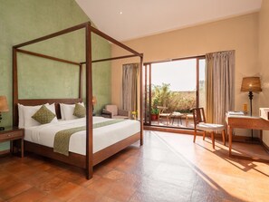 Deluxe Verandah Room | Premium bedding, minibar, in-room safe, desk - The Summer House, Pachmarhi - AM Hotel Kollection (Pipariya)