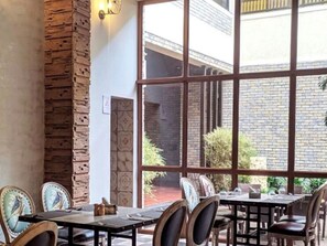 Restaurant - The Summer House, Pachmarhi - AM Hotel Kollection (Pipariya)