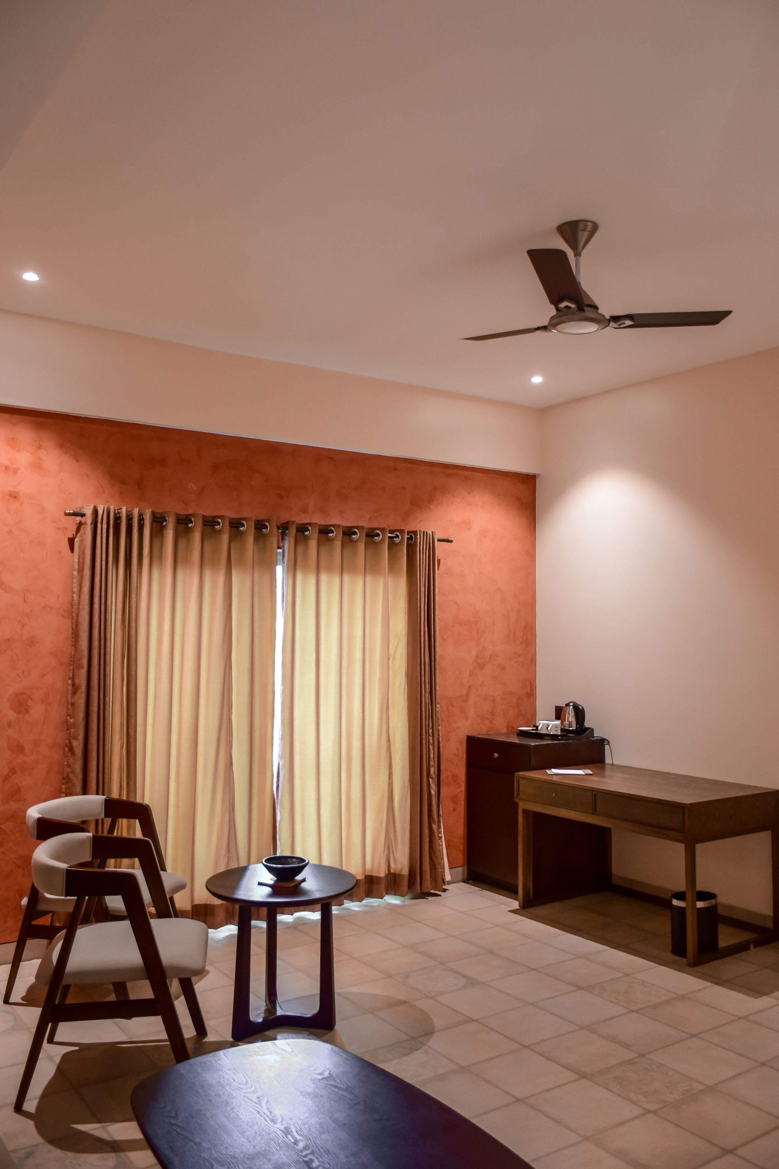 Ropa de cama de alta calidad y minibar 