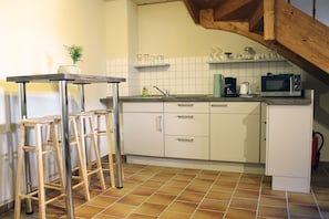 Réfrigérateur grande capacité avec congélateur, surface de cuisson