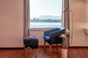 Suíte real, 1 cama King e sofá-cama | Roupas de cama premium, frigobar, cofres nos quartos, berços grátis