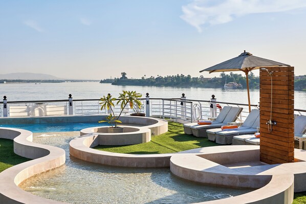 Outdoor pool, pool umbrellas, sun loungers